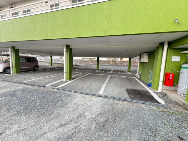 ベアコーポ光の駐車場