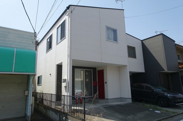 高崎市上中居町　中古住宅の外観