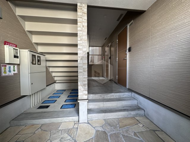 フジパレス河内花園2番館のロビー