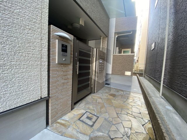 フジパレス河内花園5番館のエントランス