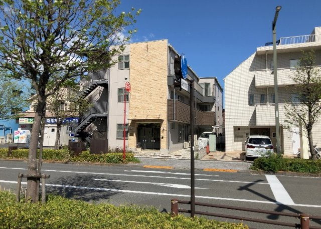 【外観】 | 家を建てる前提で土地を探している場合、地盤の丈夫さは譲れない条件の一つです。地盤が脆弱だと追加工事が必要となります。また、過去に地盤沈下や液状化現象を起こした土地は、できるだけ避けた方がいいでしょう。