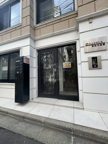 新宿区西新宿５丁目の賃貸マンションのエントランス