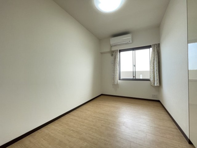 【洋室】 | リバーガーデン三国ヶ丘けやき通り | 約5.1帖の洋室はお子様部屋にいかがでしょうか