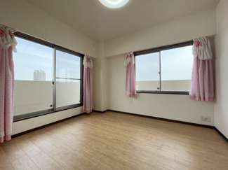 【洋室】 | リバーガーデン三国ヶ丘けやき通り | お部屋からの景色もステキです