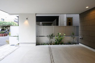 【駐車場】 | 地球環境に配慮したEV充電コンセント付車庫♪
2025年4月10日撮影