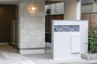 【エントランス】 | ゲストにも自慢できる高級感あるエントランス
2025年4月10日撮影