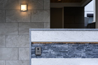 【エントランス】 | ゲストにも自慢できる高級感あるエントランス
2025年4月10日撮影