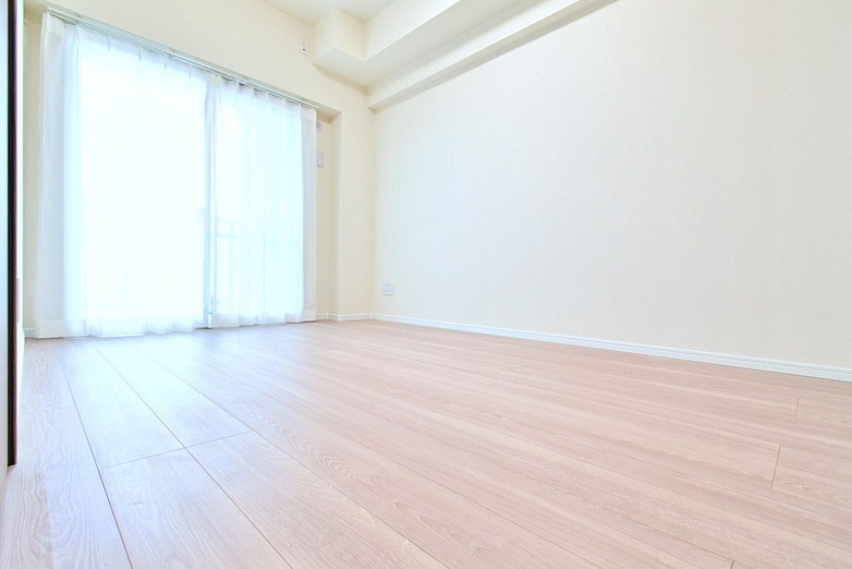 アンピール空港駅前の洋室|明るい洋室