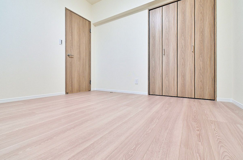 アンピール空港駅前の洋室