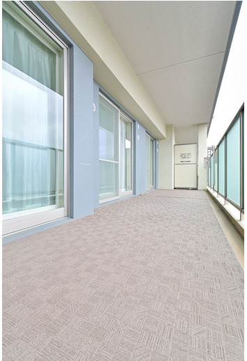 アンピール空港駅前のバルコニー|広いバルコニー付き