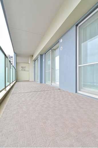 アンピール空港駅前のバルコニー|日当たりも良好です