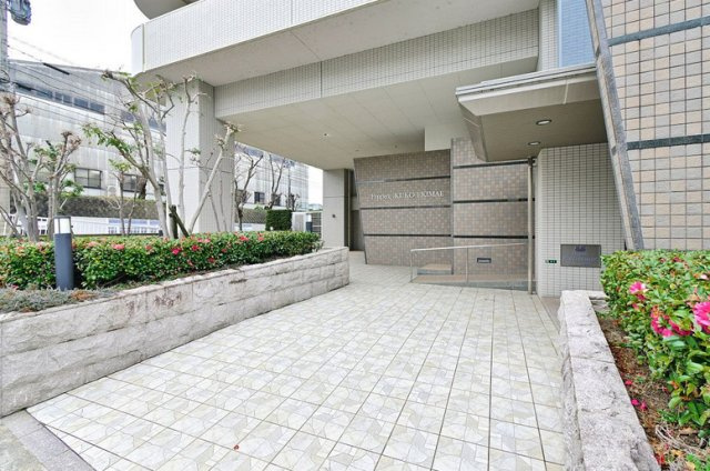 アンピール空港駅前のエントランス