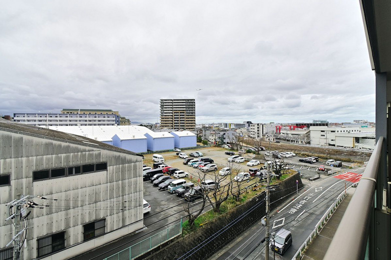 アンピール空港駅前の周辺