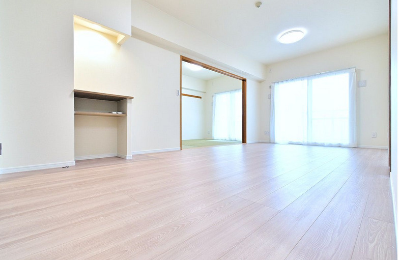 アンピール空港駅前の居間・リビング|採光の取れる、明るいリビング