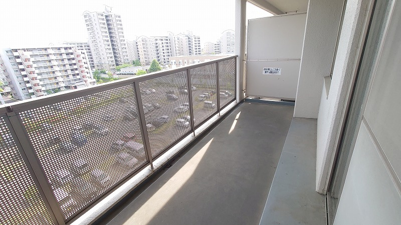 シャレール城山のバルコニー|暖かな日差しのふりそそぐバルコニー