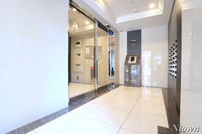 【エントランス】 | GRANDUKE代官町reverso | 清潔なエントランスです