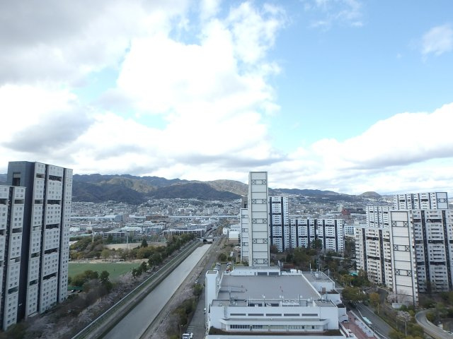 アステム芦屋Ｃ棟の展望|北側バルコニーより六甲山系を望む