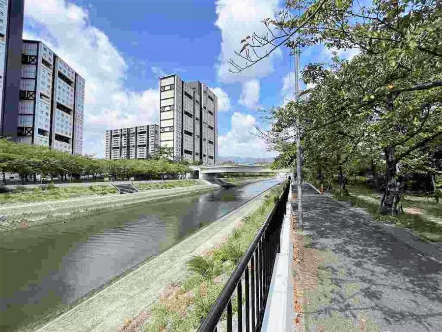 アステム芦屋Ｃ棟の周辺|豊かな自然を身近に感じられる立地です。宮川沿いの道路はフラットで、お散歩やランニングにもぴったりです