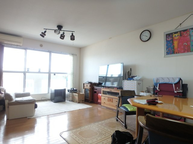 アステム芦屋Ｃ棟の居間・リビング