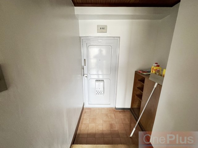 金盃第２ビル高羽荘の玄関