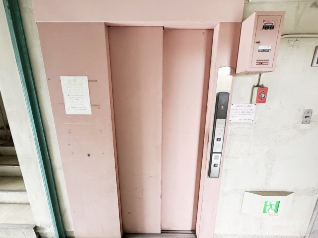 金盃第２ビル高羽荘のエントランス