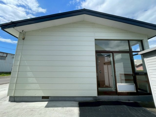 白糠町西1条南3丁目中古住宅の外観|玄関側