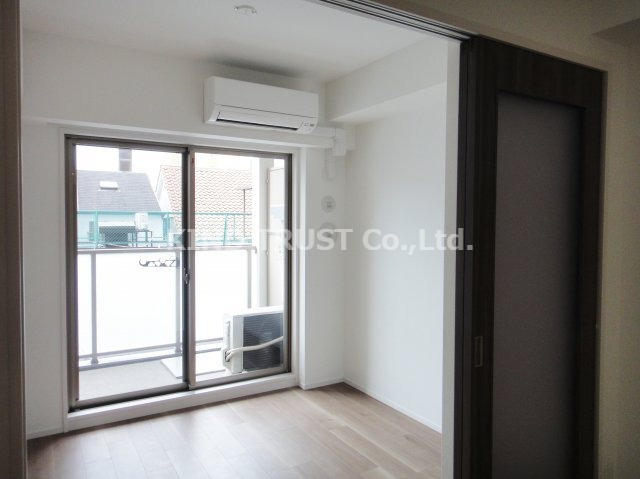 レオンコンフォート梅田北の洋室|コンパクトで使いやすい洋室です