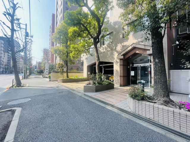 エクレーヌ本駒込のエントランス|エントランスアプローチと歩道