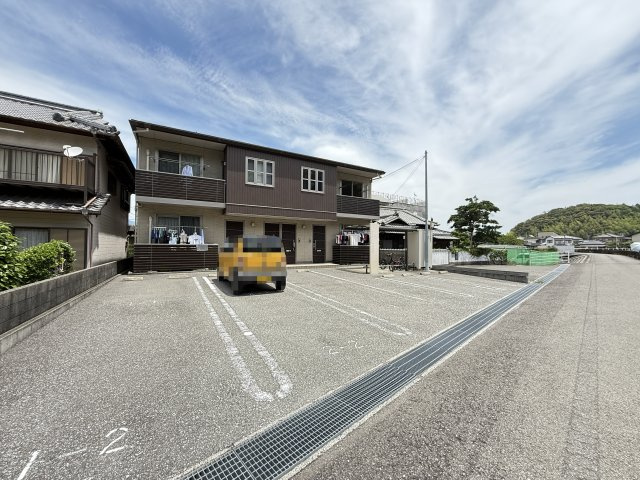 シャーメゾン レーヴの駐車場