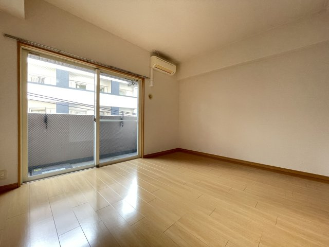 【居間・リビング】 | グランビューYSR博多駅前 | 別号室の写真になります。現況優先。