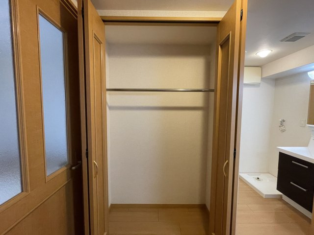 【収納】 | グランビューYSR博多駅前 | 別号室の写真になります。現況優先。