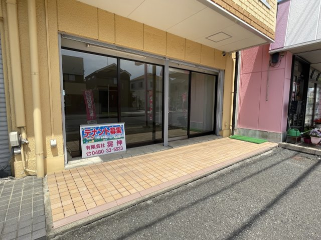 北葛飾郡杉戸町高野台南１丁目の店舗一部のエントランス