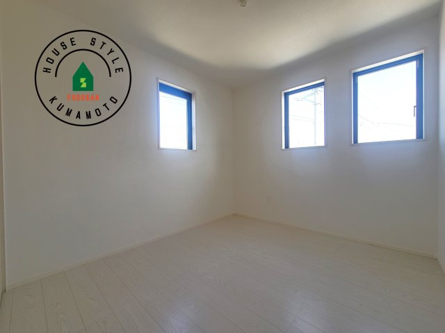 熊本市南区富合町杉島第1-2棟（2号棟）　の洋室|採光良好な洋室は全居室、複層ガラスの遮熱効果と断熱効果で、一年中快適に過ごせます。