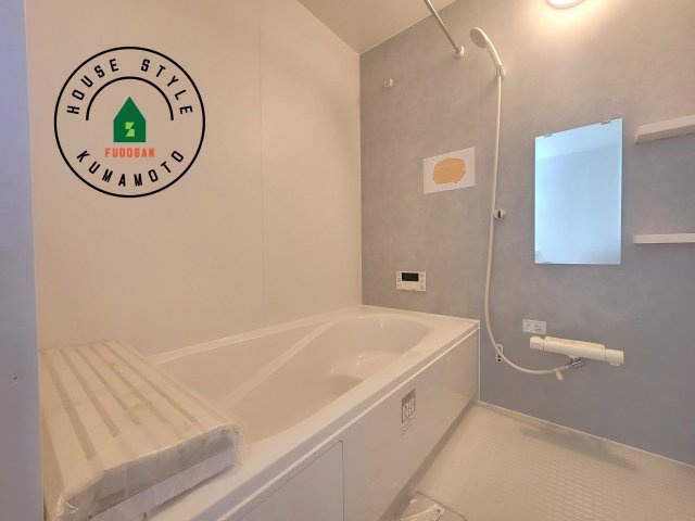 熊本市南区富合町杉島第1-2棟（5号棟）　の浴室|1日の疲れを癒してくれる広々バスルーム。雨の日のお洗濯にも大活躍な浴室乾燥機付です！