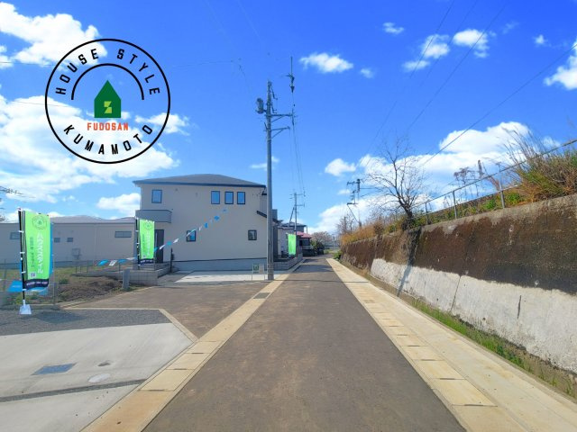 熊本市南区富合町杉島第1-2棟（5号棟）　の前面道路含む現地写真|前面道路です。