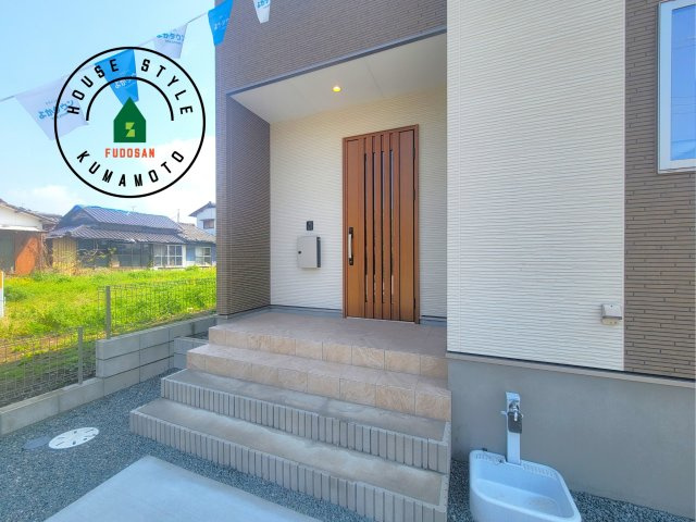 熊本市南区富合町杉島第1-2棟（5号棟）　の玄関|おでかけの時も帰った時も、「我が家」を最初に感じでもらえる素敵な空間に。