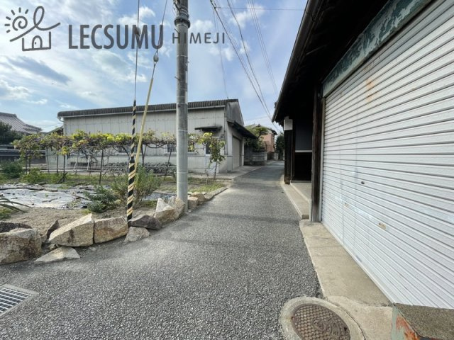 姫路市玉手３丁目／売土地の前面道路含む現地写真