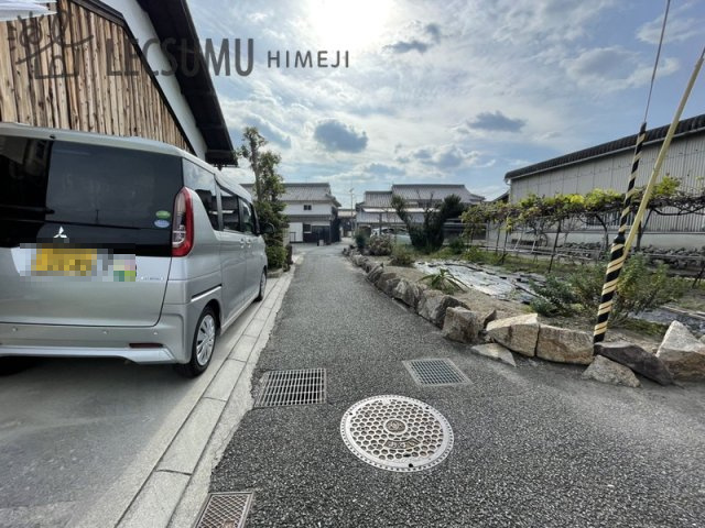 姫路市玉手３丁目／売土地の前面道路含む現地写真