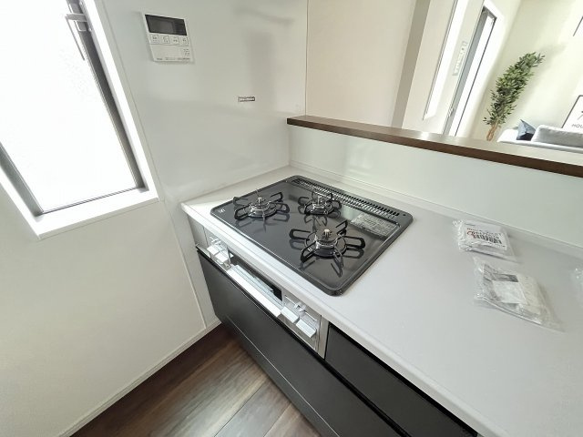 【キッチン】 | 福岡市城南区友丘5丁目1期　1号棟（全1棟）【仲介手数料無料・0円】 | 施工例。施工例は完成時と異なる場合があります。