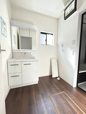 【洗面所】 | 福岡市城南区友丘5丁目1期　1号棟（全1棟）【仲介手数料無料・0円】 | 施工例。施工例は完成時と異なる場合があります。