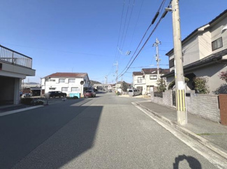 【前面道路含む現地写真】