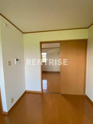 GARDEN VILLAGE Aの洋室