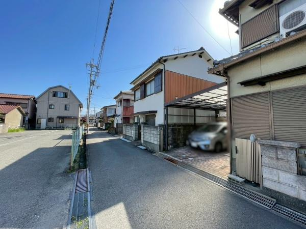 和歌山市榎原　中古戸建の前面道路含む現地写真