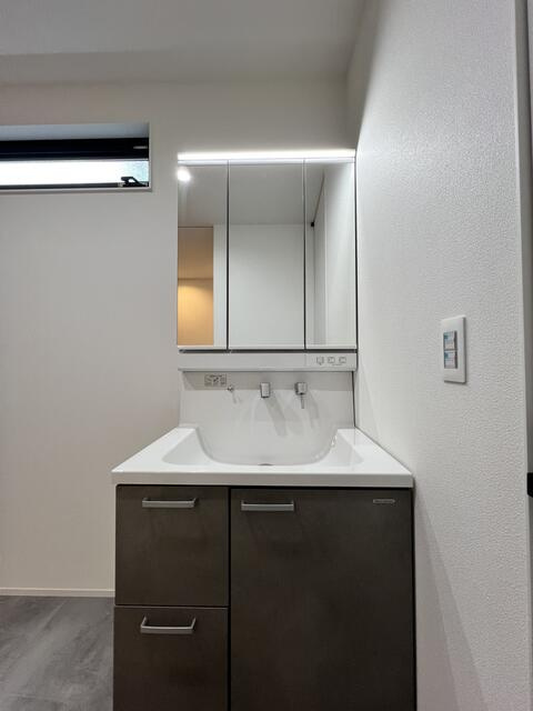 熊本県熊本市北区楡木６丁目２１５５番１１１ 戸建ての独立洗面台