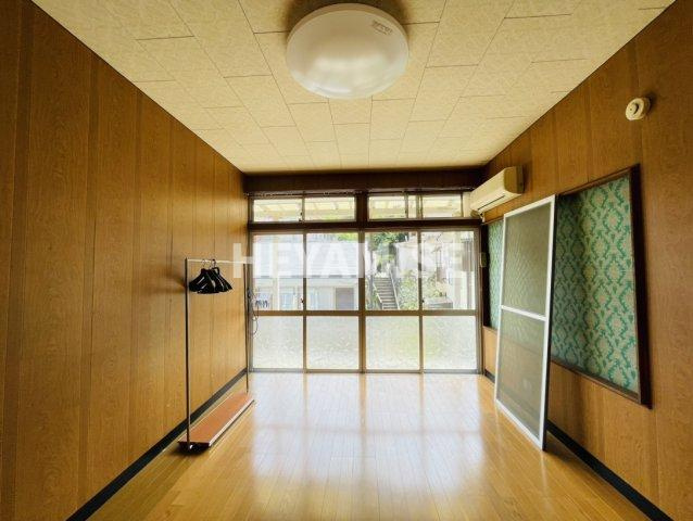 岩見町戸建の洋室