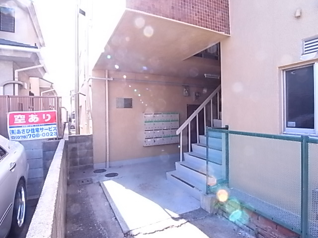 サンハイム北舞子のエントランス