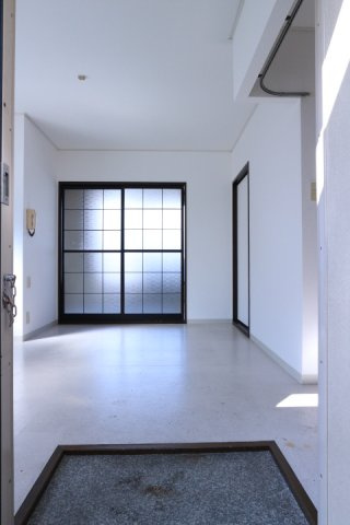 ガーデンハイム五色山の玄関