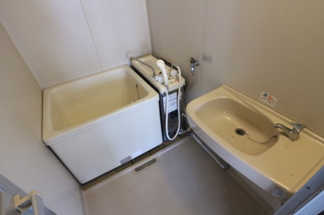 ガーデンハイム五色山の浴室