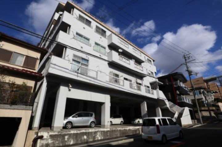 潮見が丘コーポラスの外観