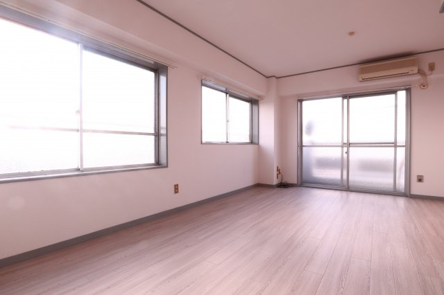 潮見が丘コーポラスの居間・リビング